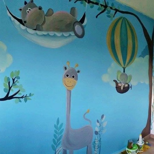 Mural painting kid dormitory with a giraffe